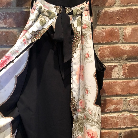 NWT. Black Floral Sleeveless Blouse w Tie Back - Picture 4 of 6